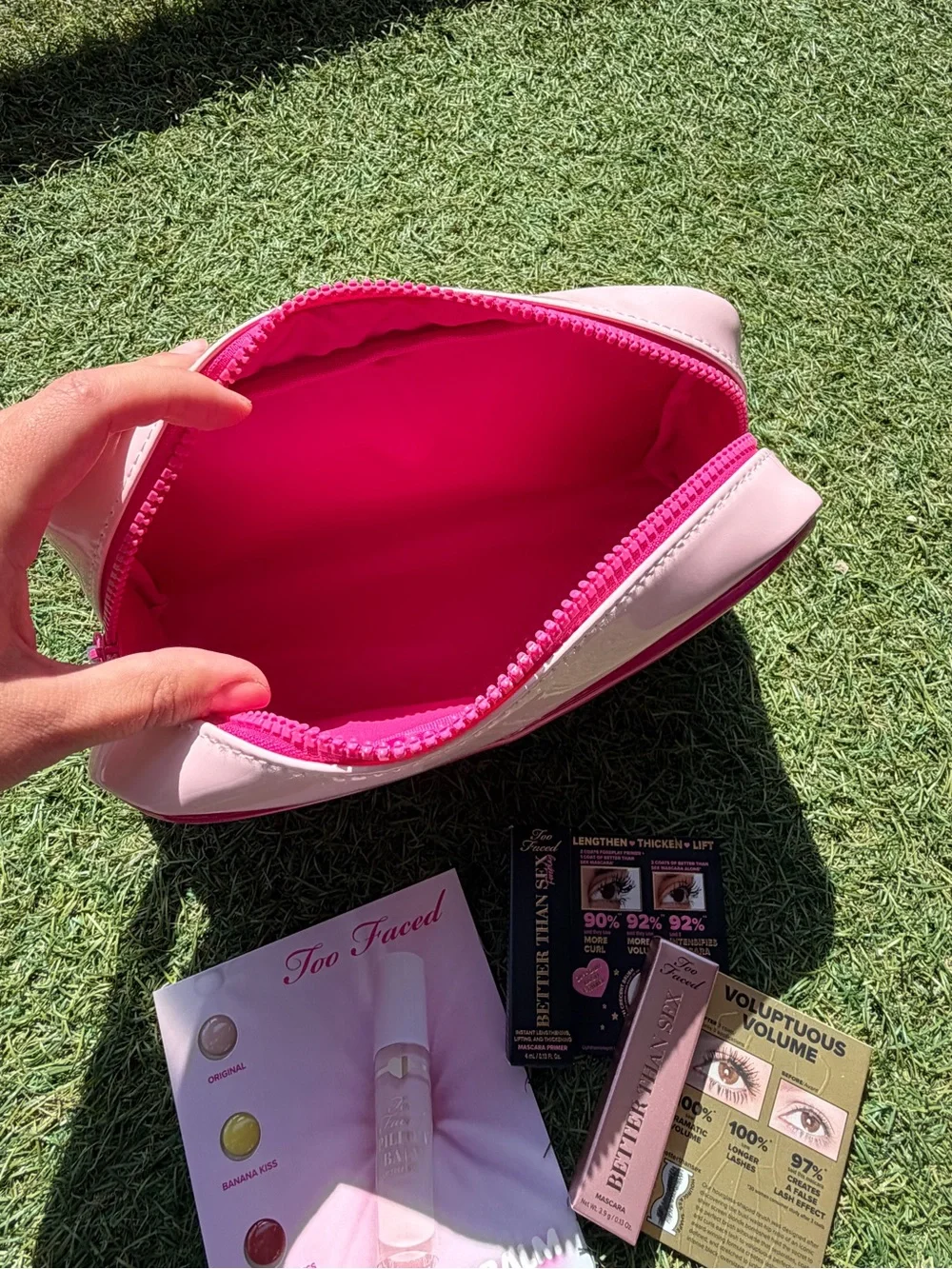 Too faced bundle: cosmetic bag, better than sex mascara and primer